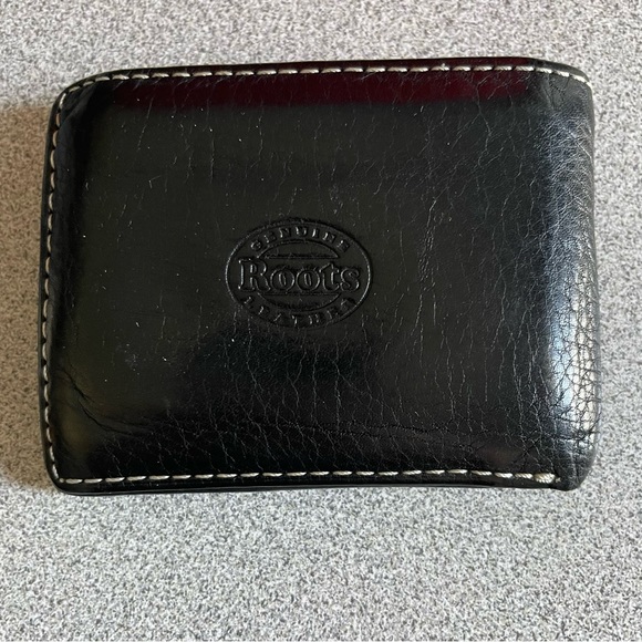 Vintage Roots Canada Black Leather Wallet - Picture 3 of 16